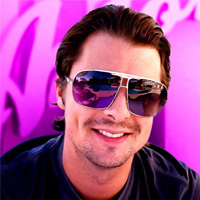 Біографія Axwell