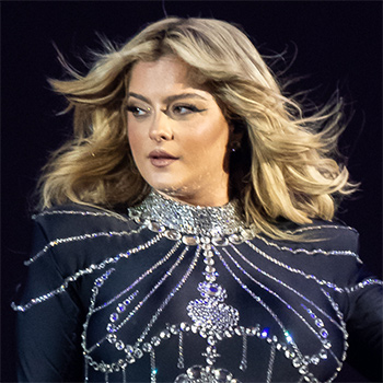 Біографія Bebe Rexha