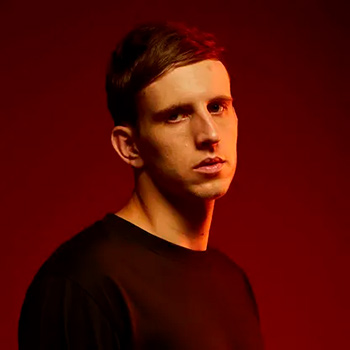 Біографія Illenium