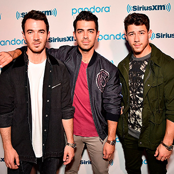 Біографія Jonas Brothers