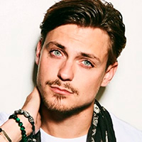Біографія Julian Jordan