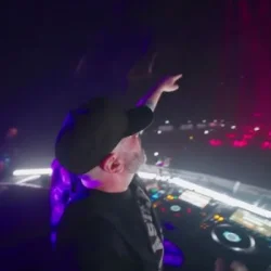 Обкладинка Manian - Welcome To The Club (Bass Surrender Hardstyle Remix)