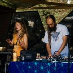 Обкладинка Dva Dereva - Wind In The Desert